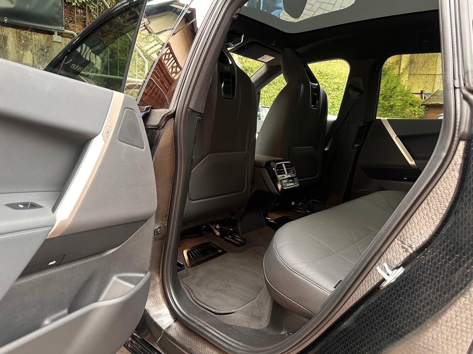 BMW iX xDrive40 M Sport PANO-SKY*AHK*DA-Prof*360°