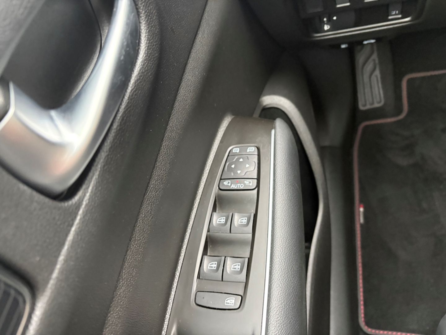 Fahrzeugabbildung Renault Koleos Techno NotBremsAss LED El. Panodach Navi