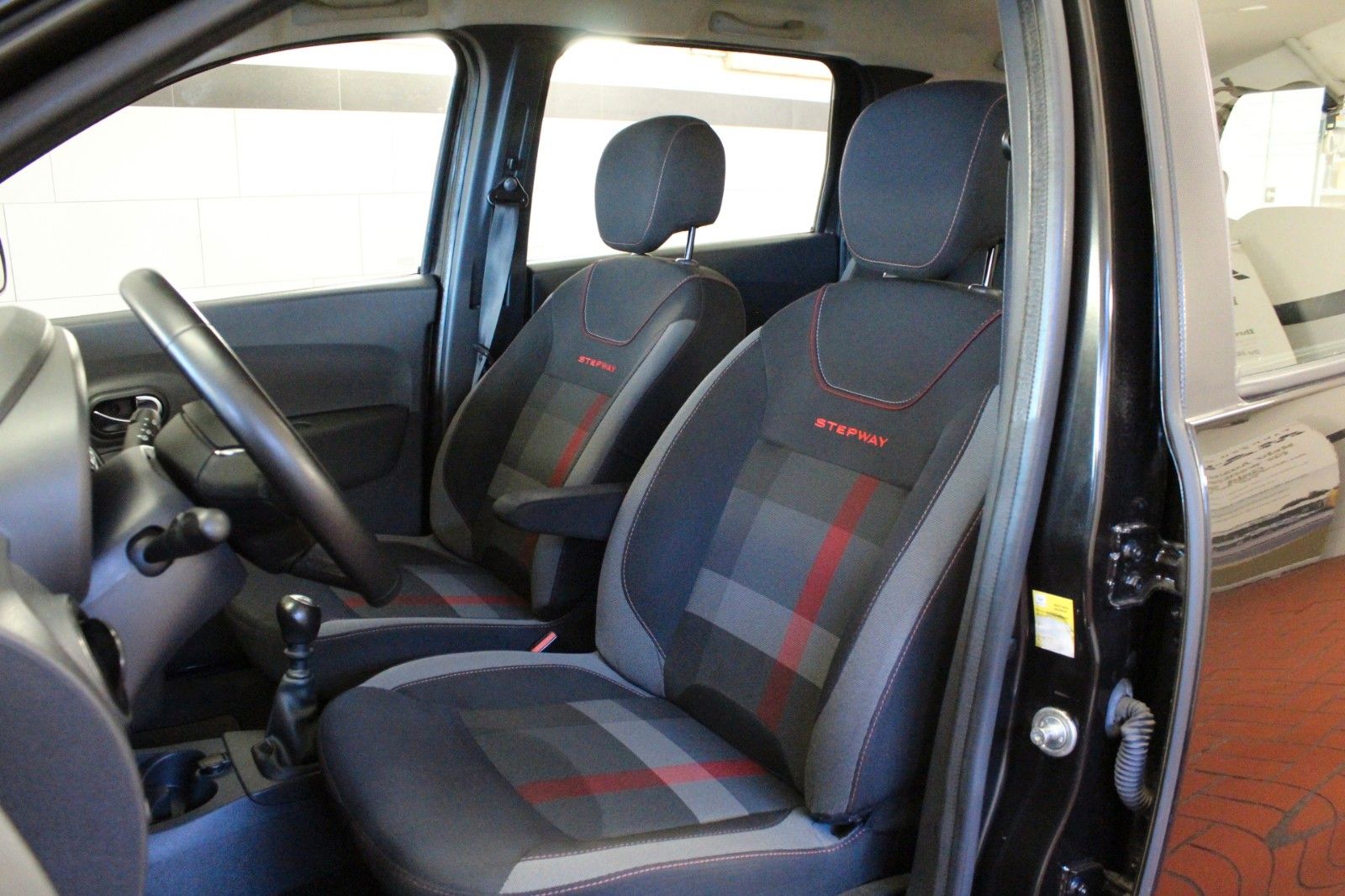 Fahrzeugabbildung Dacia Lodgy TCe 130 Stepway **Navi*7 Sitze*Techroad