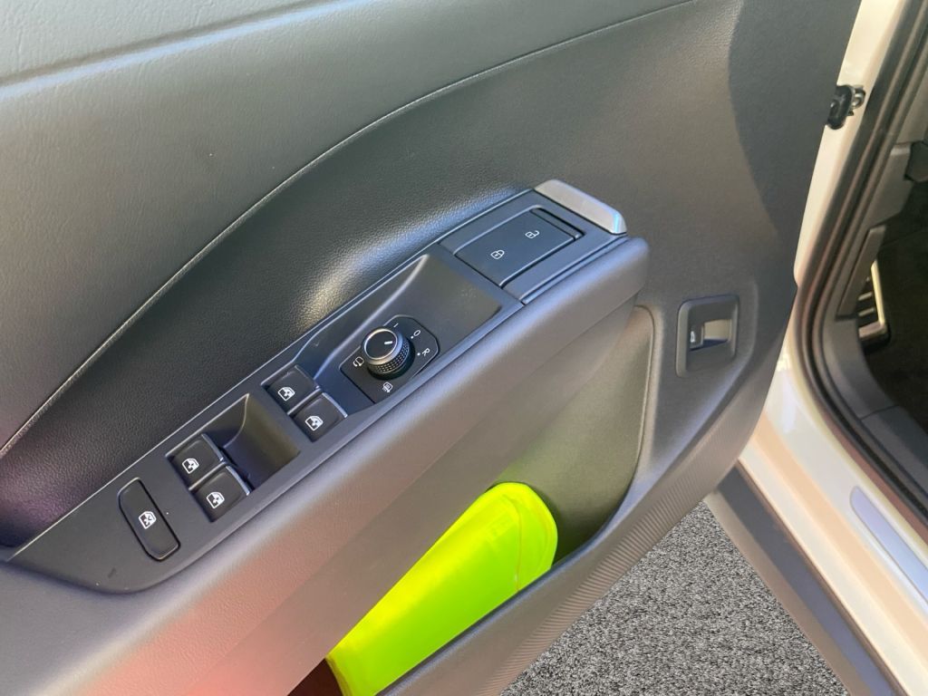 Fahrzeugabbildung Volkswagen T-Roc 1.5 eTSI OPF DSG R-Line / neues Modell