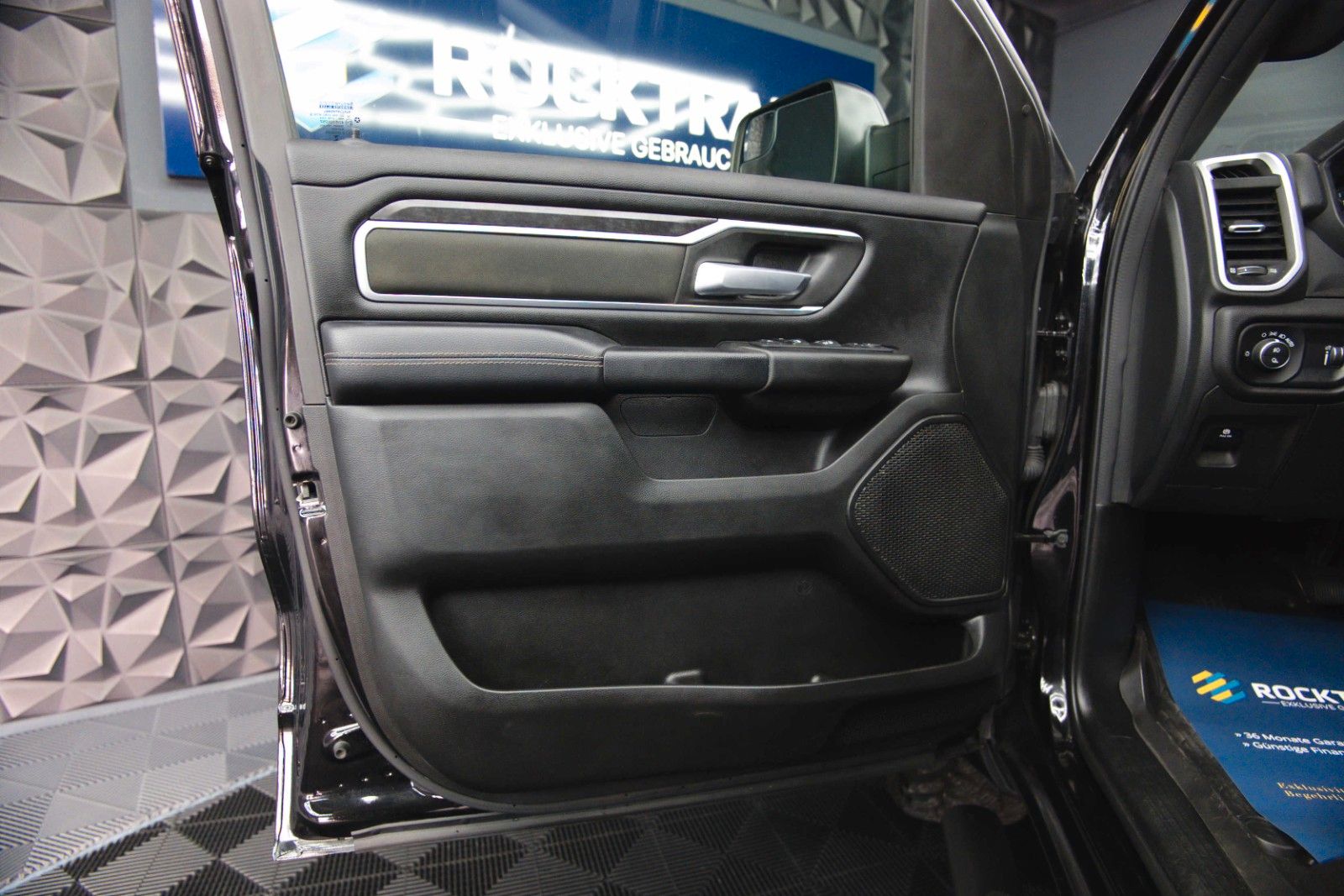 Fahrzeugabbildung Dodge RAM 5.7 V8 HEMI 4x4 OFFROAD Night RAPTOR 19%