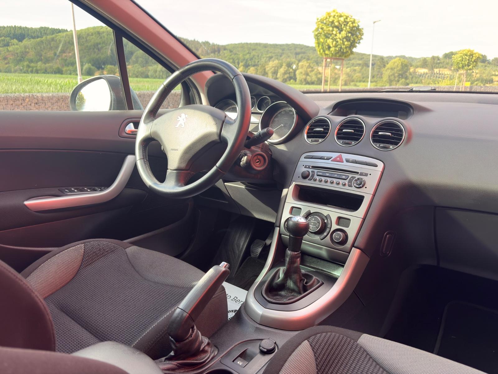 Peugeot 308 2012 — photo 19