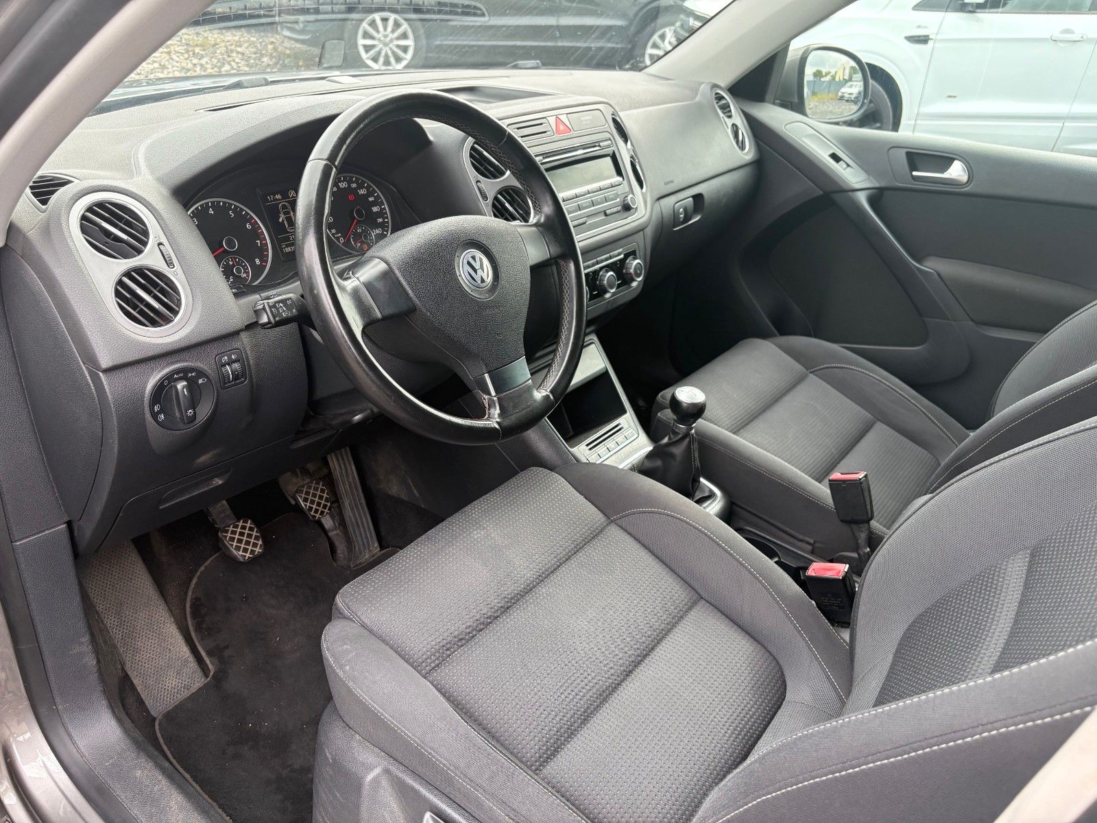 Fahrzeugabbildung Volkswagen Tiguan 1.4 TSI Team BMT Sportsitze 17" LMR AHK