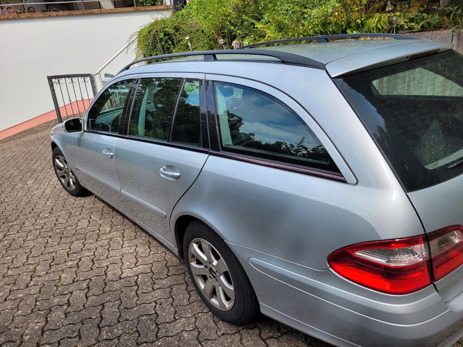 Mercedes-Benz E220 2005 — photo 9