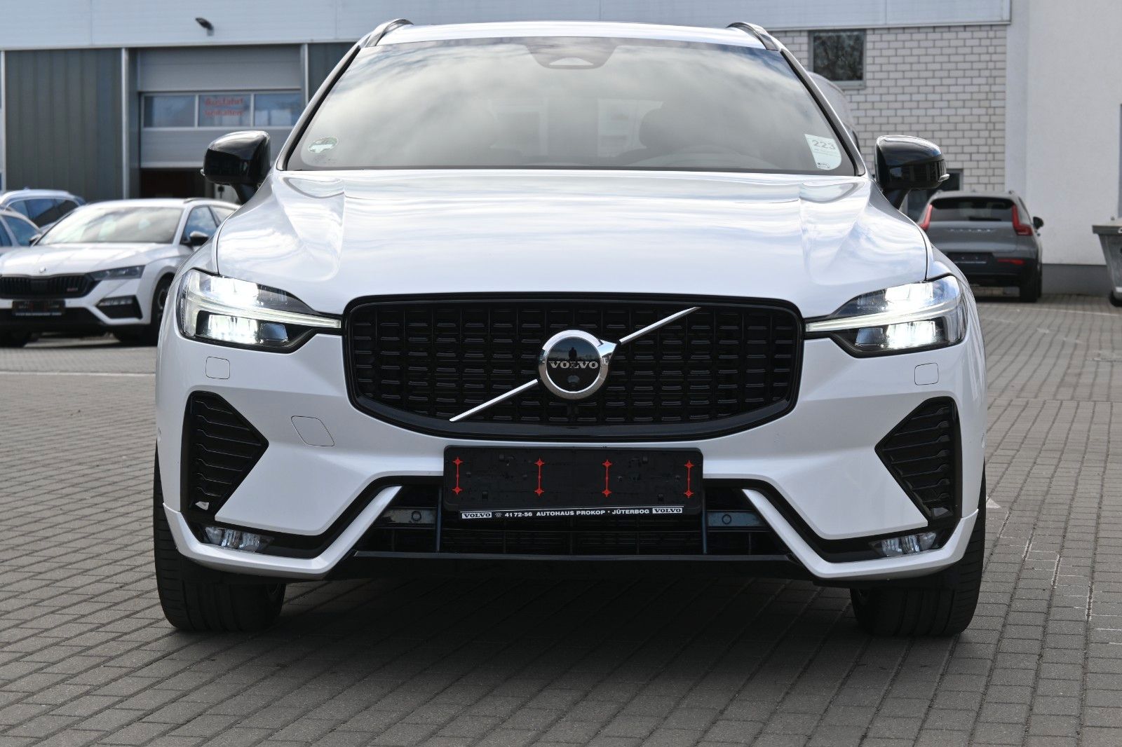 Fahrzeugabbildung Volvo XC60 B4 Ultimate Dark AWD*LUFT*360°*SDTHZG*LED