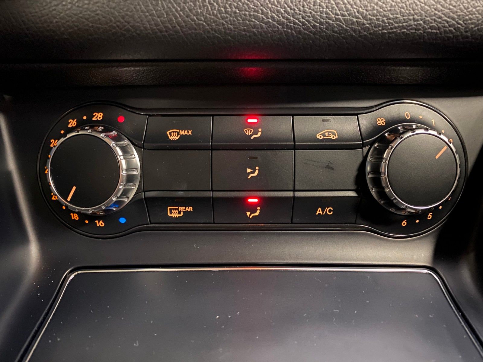 Fahrzeugabbildung Mercedes-Benz CLA 180 Shooting Brake+AHK schwenk.+NAVIGATION++