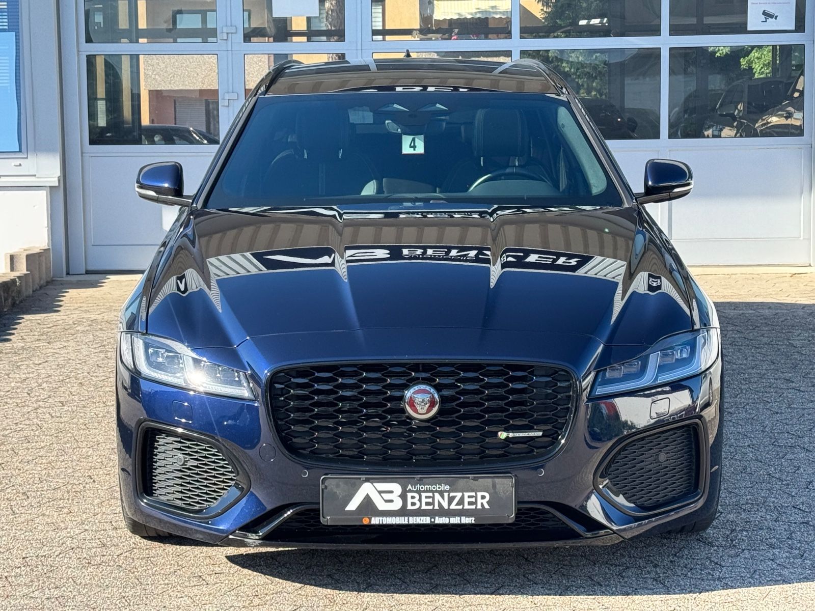 Fahrzeugabbildung Jaguar XF Sportbrake R-Dynamic SE AWD/PANO/KAM/MERIDIAN
