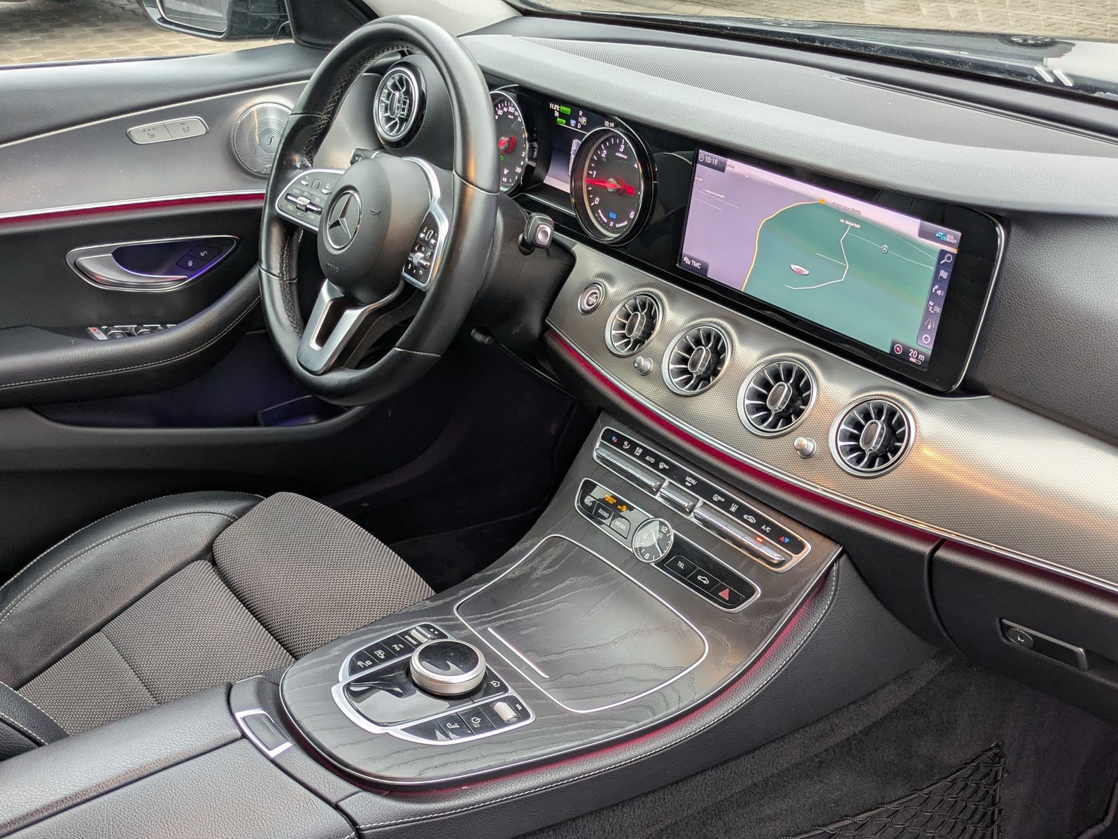 Fahrzeugabbildung Mercedes-Benz E 300 de AMG Night AVANTGARDE AHK*LED*BURMESTER