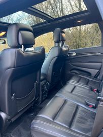 Jeep Grand Cherokee - 11