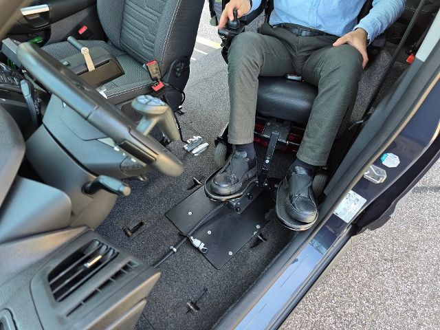 Fahrzeugabbildung Ford Grand Tourneo Connect Paravan Selbstfahrer Rolli