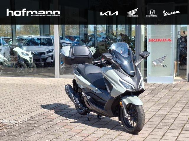 Honda Forza 350 mit Smart Top Box u. Digital Display