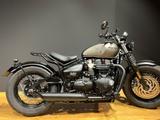 Triumph Bonneville Bobber Black wenig KM / Zubehör / - TRIUMPH BONNEVILLE BOBBER BLACK