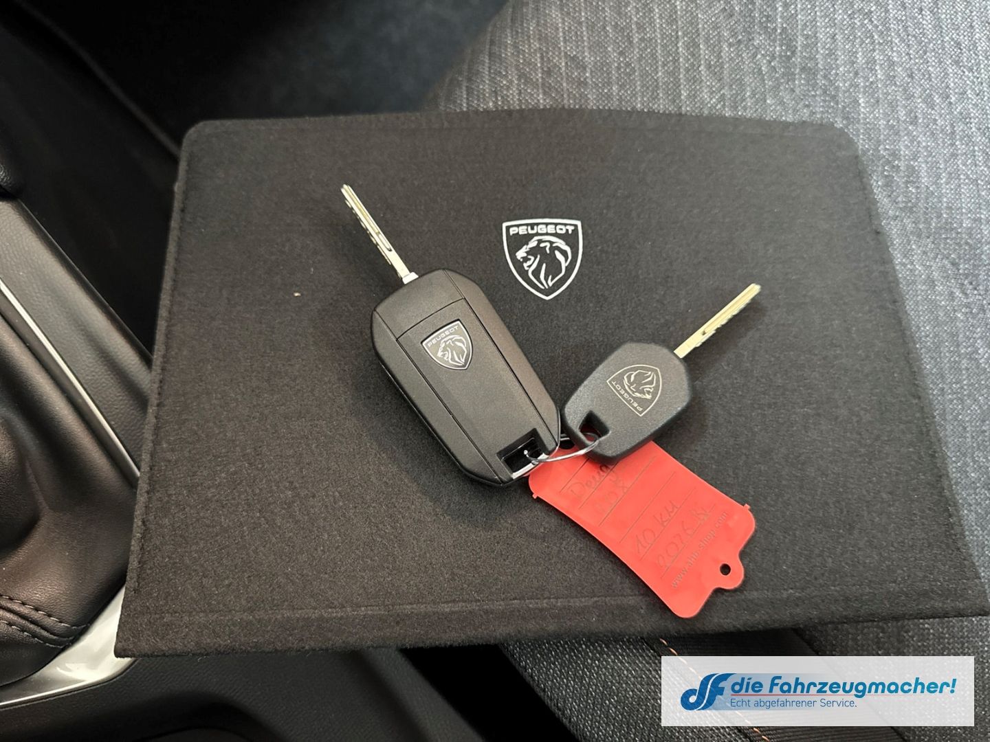 Fahrzeugabbildung Peugeot 208 Style LED Fahrerprofil DAB SHZ Keyless Start