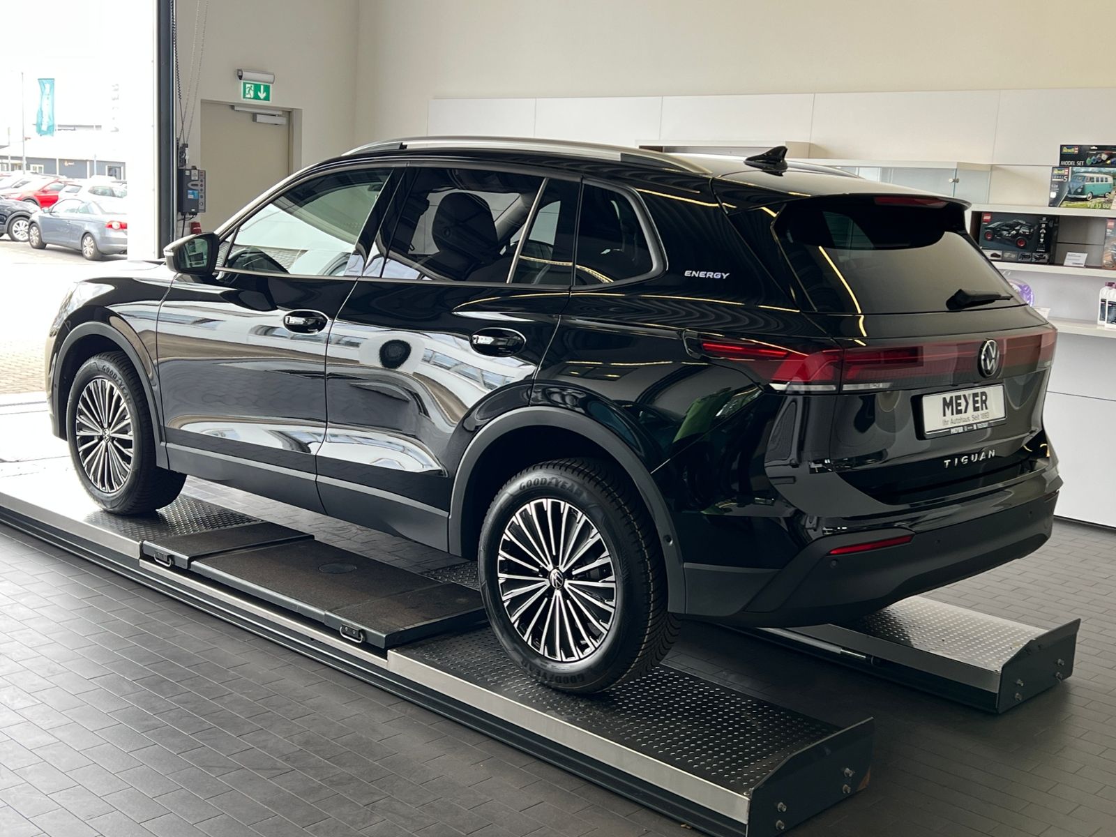 Fahrzeugabbildung Volkswagen Tiguan  ENERGY 2.0 TDI DSG *AHK, Navi, Ganzjahre