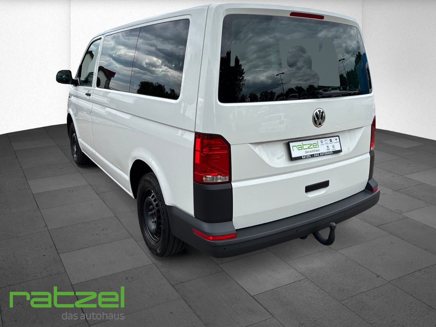 Fahrzeugabbildung Volkswagen T6.1 Kombi KR 2.0 TDI 9 Sitzer AHK DAB Park Dist