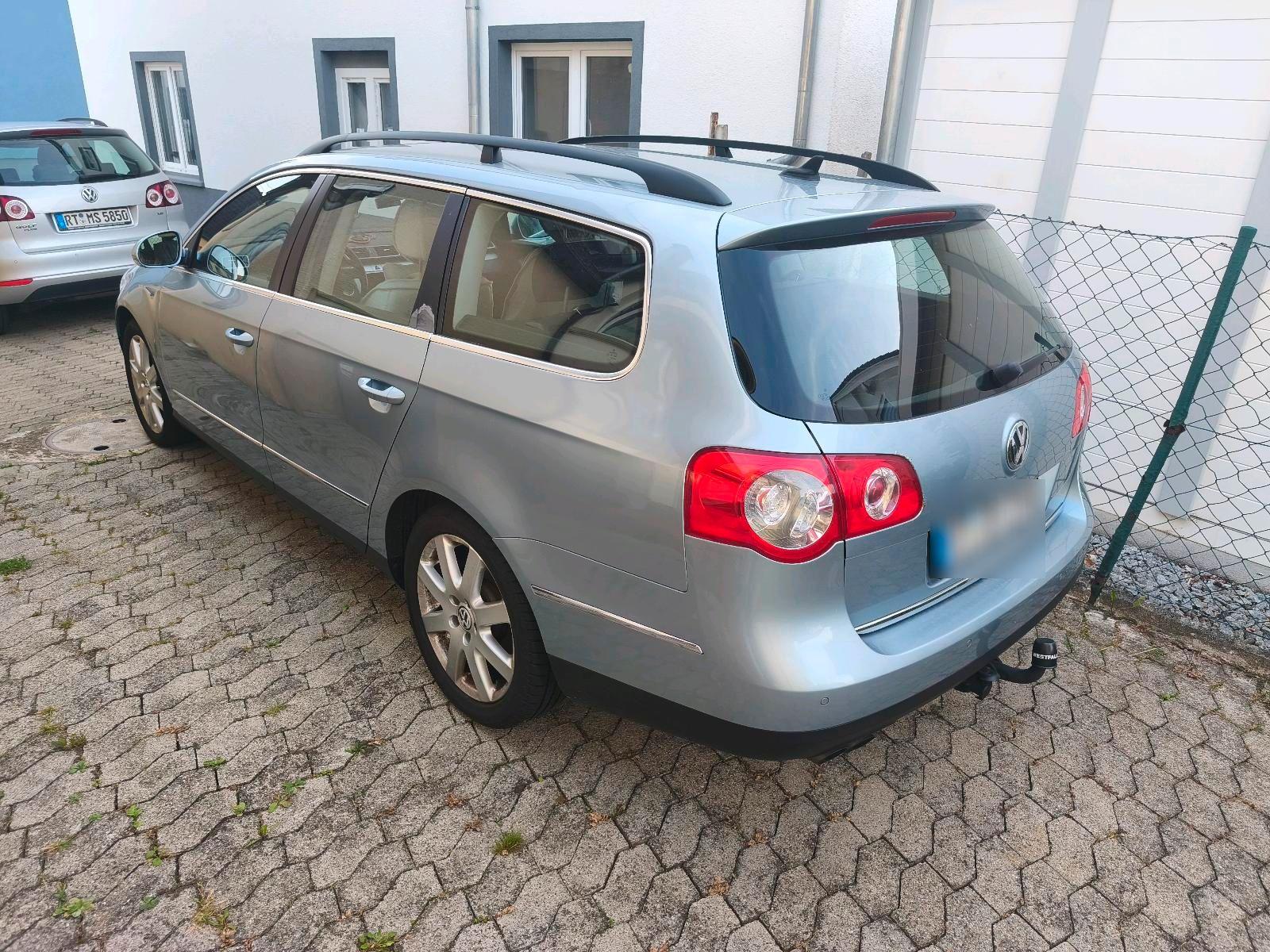 Volkswagen Passat 2009 — rear view