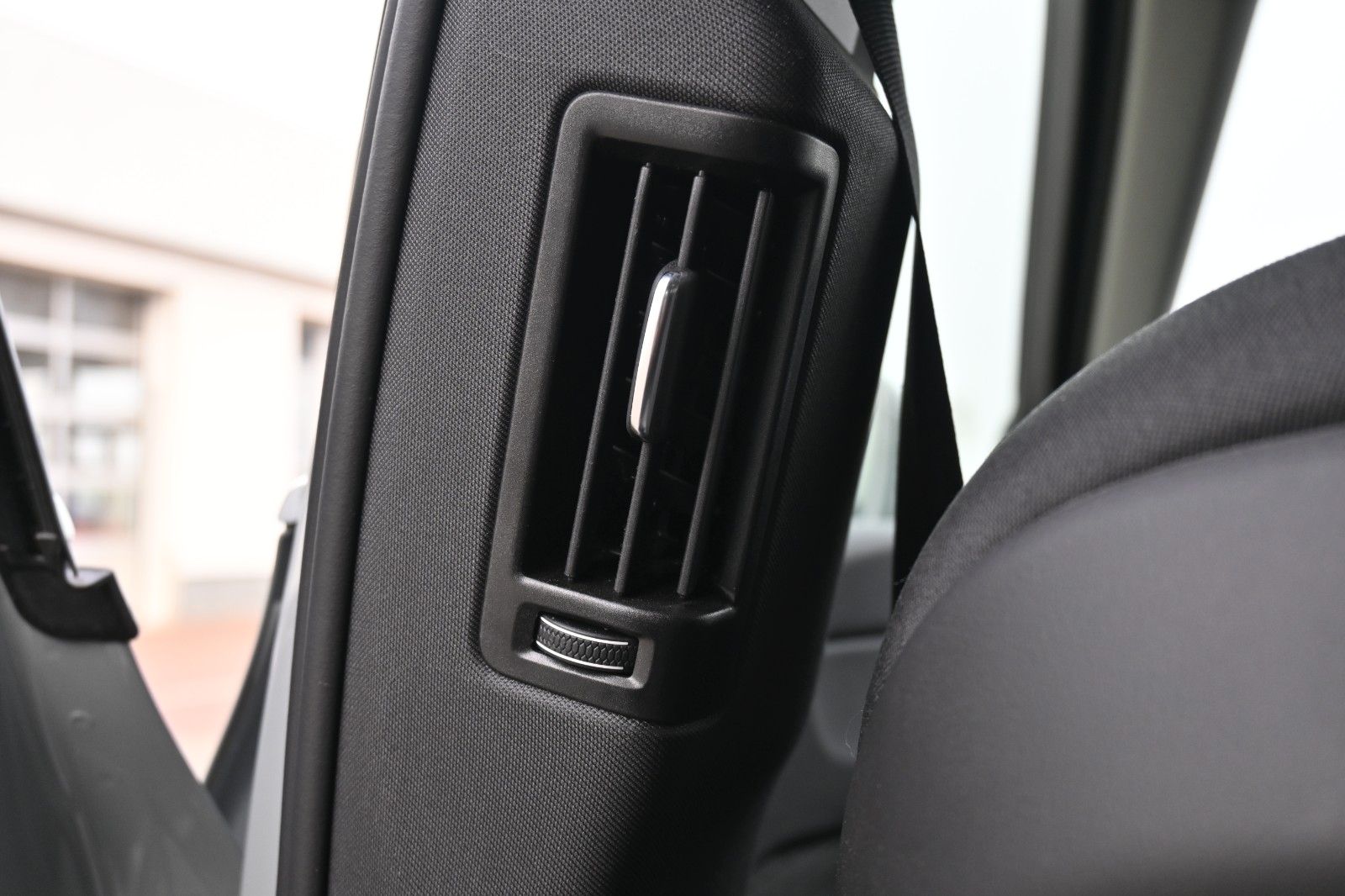 Fahrzeugabbildung Volvo XC60 B4D FWD Core*RFK*Qi*el.Heckkl*GoogleMaps