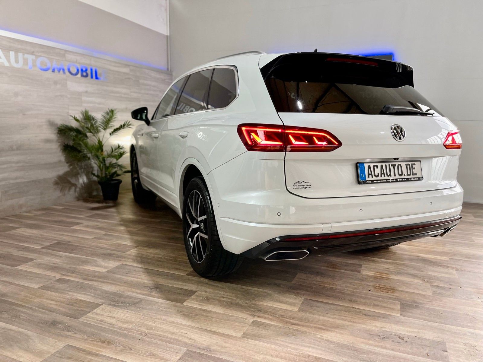 Fahrzeugabbildung Volkswagen Touareg 3.0TDI V6 R-Line 4M*Vision*IQ-Light*Ambi