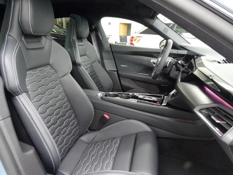 Audi e-tron GT 350 quattro / Audi exclusive