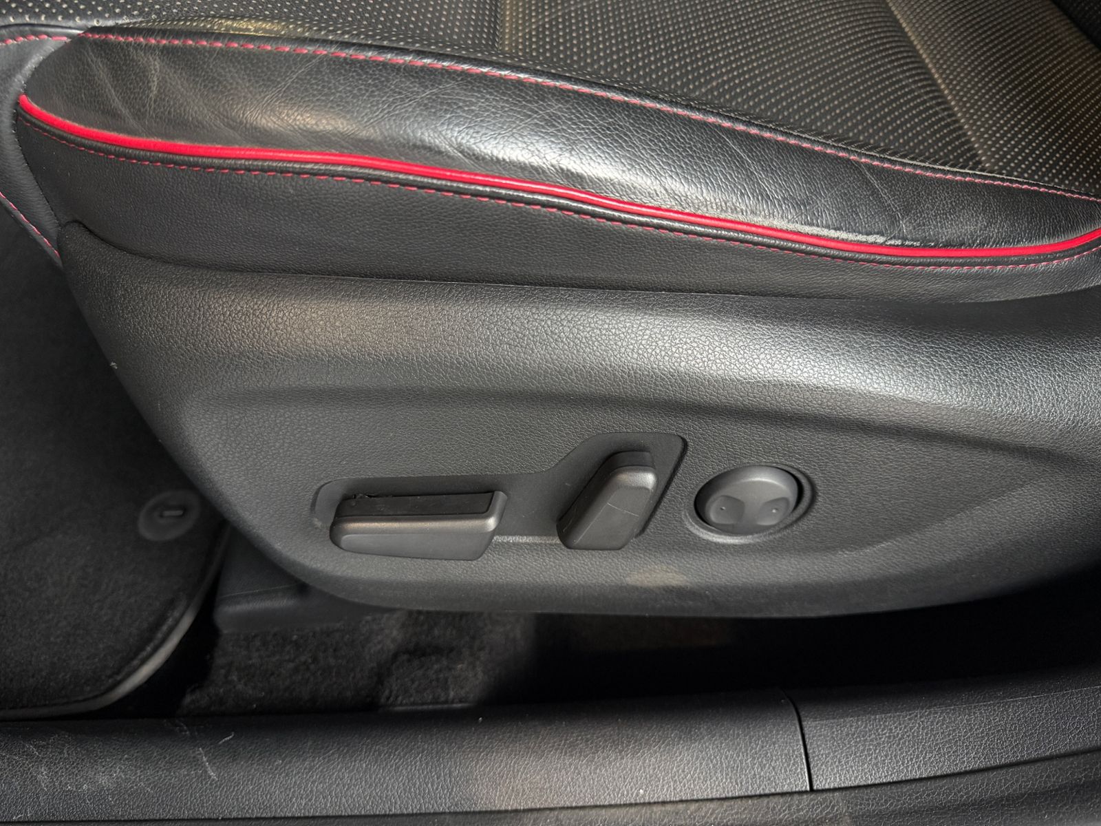 Fahrzeugabbildung Kia Sportage GT-Line 4WD PANO LED LEDER 19"