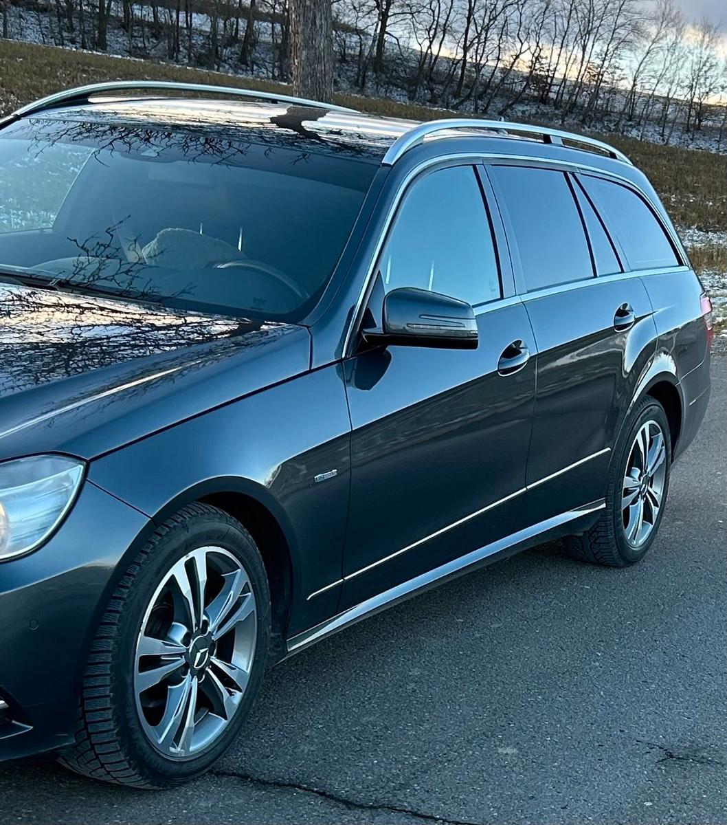 Mercedes-Benz E220 2010 — photo 12