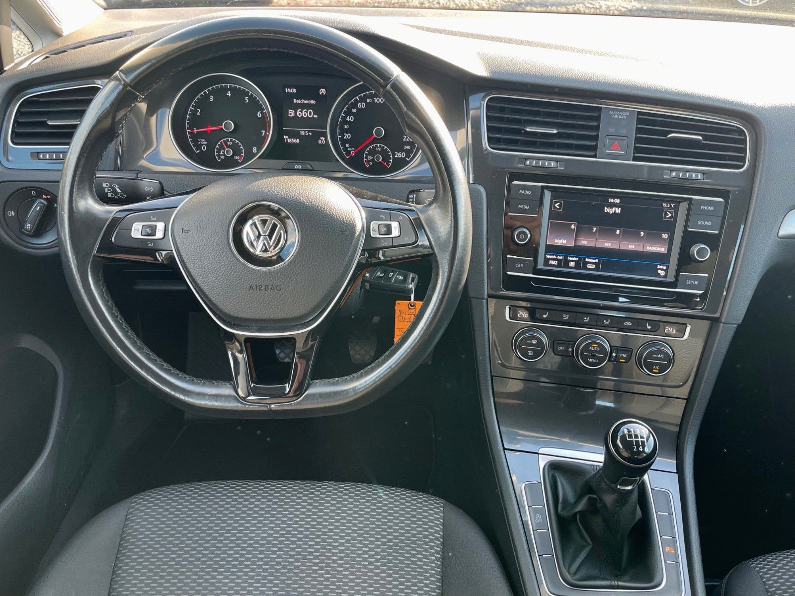 Fahrzeugabbildung Volkswagen Golf VII 1.0 TSI Lim. Trendline Klima 1.HAND SHZ