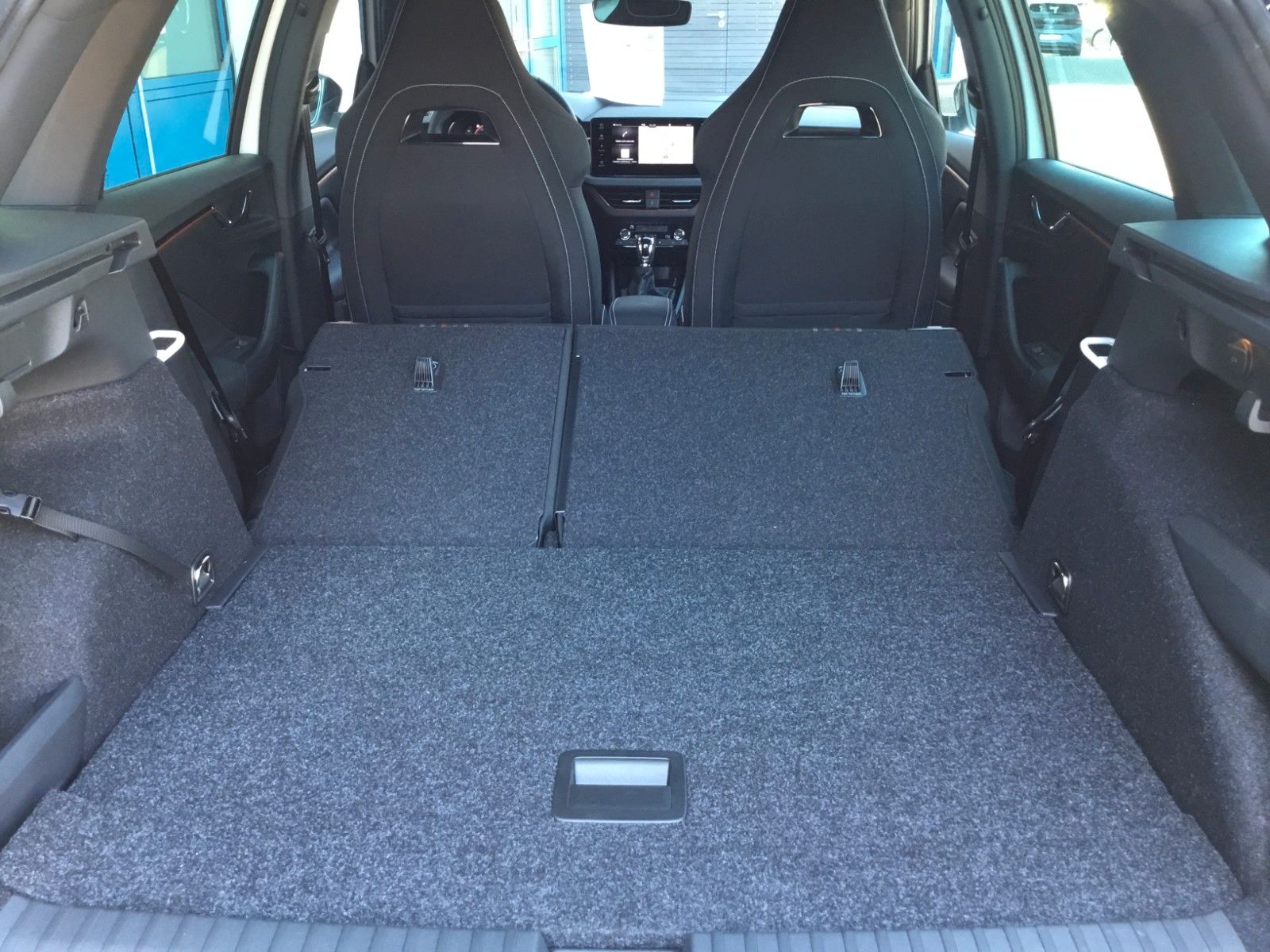 Fahrzeugabbildung SKODA Kamiq 1.5 TSI DSG Monte Carlo+AHK+Navi+Kamera