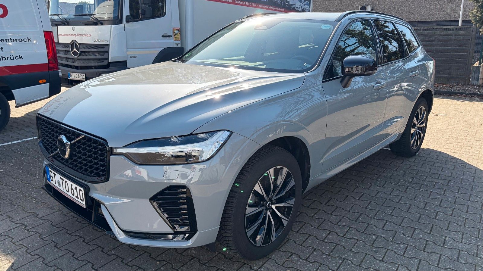 Fahrzeugabbildung Volvo XC 60 Plus Dark AWD Business Paket