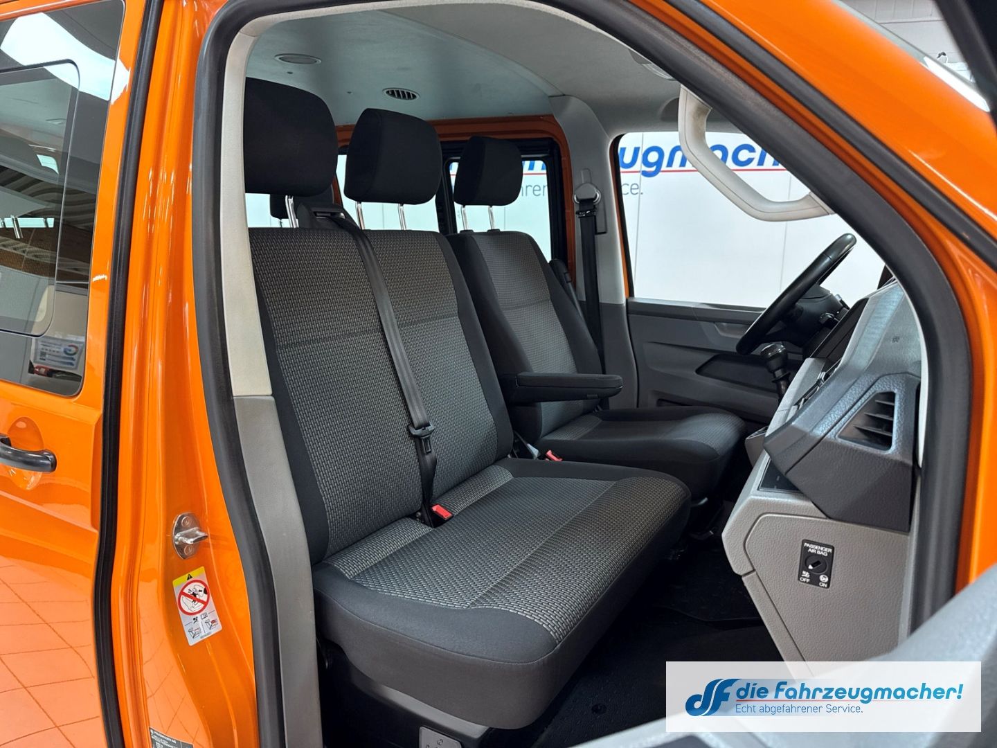 Fahrzeugabbildung Volkswagen Transporter T6.1 Kombi lang FWD DAB Notbremsass