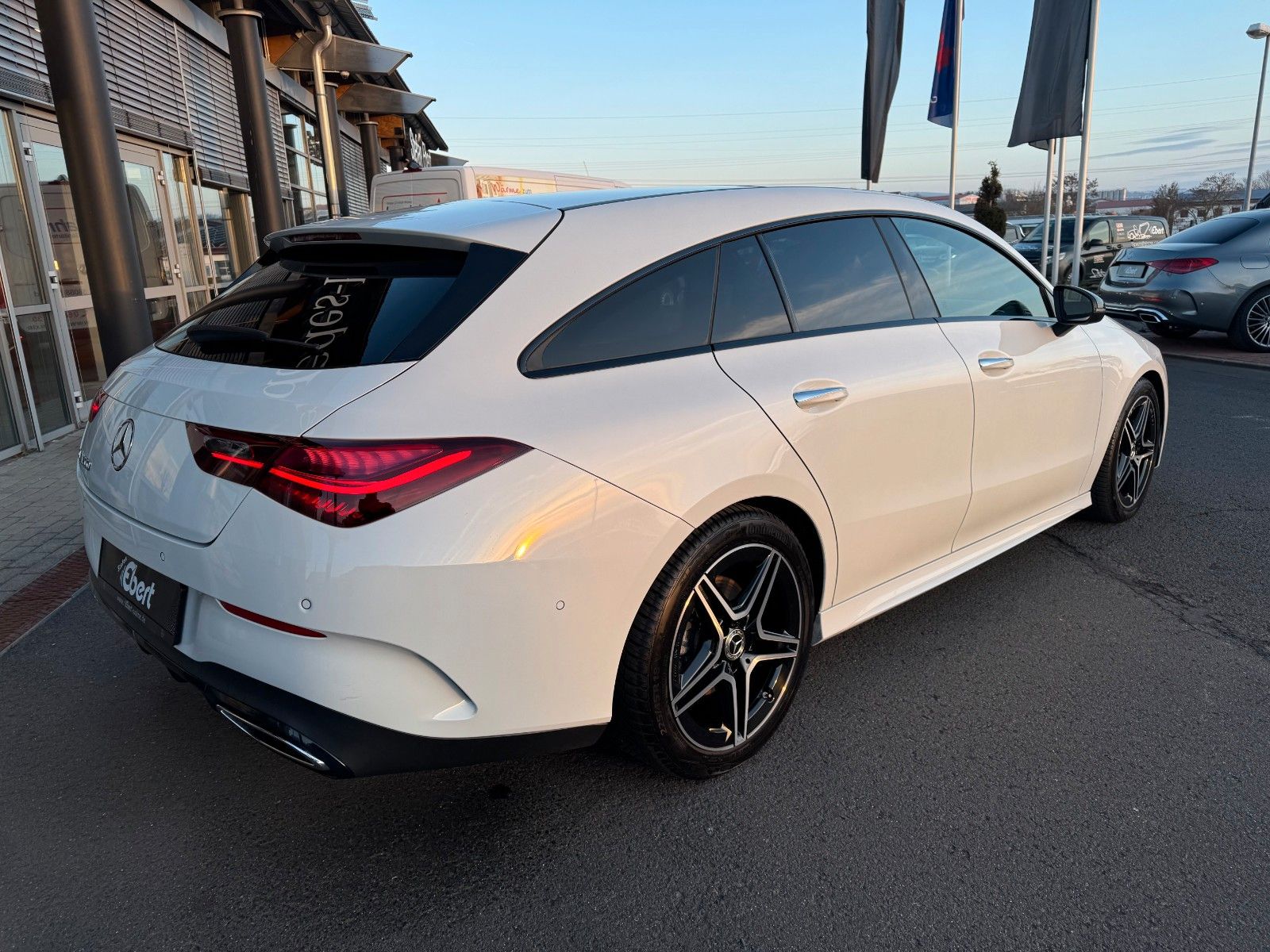 Fahrzeugabbildung Mercedes-Benz CLA 200 SB+AMG+Pano+Distr+Ambiente+Night+RFK