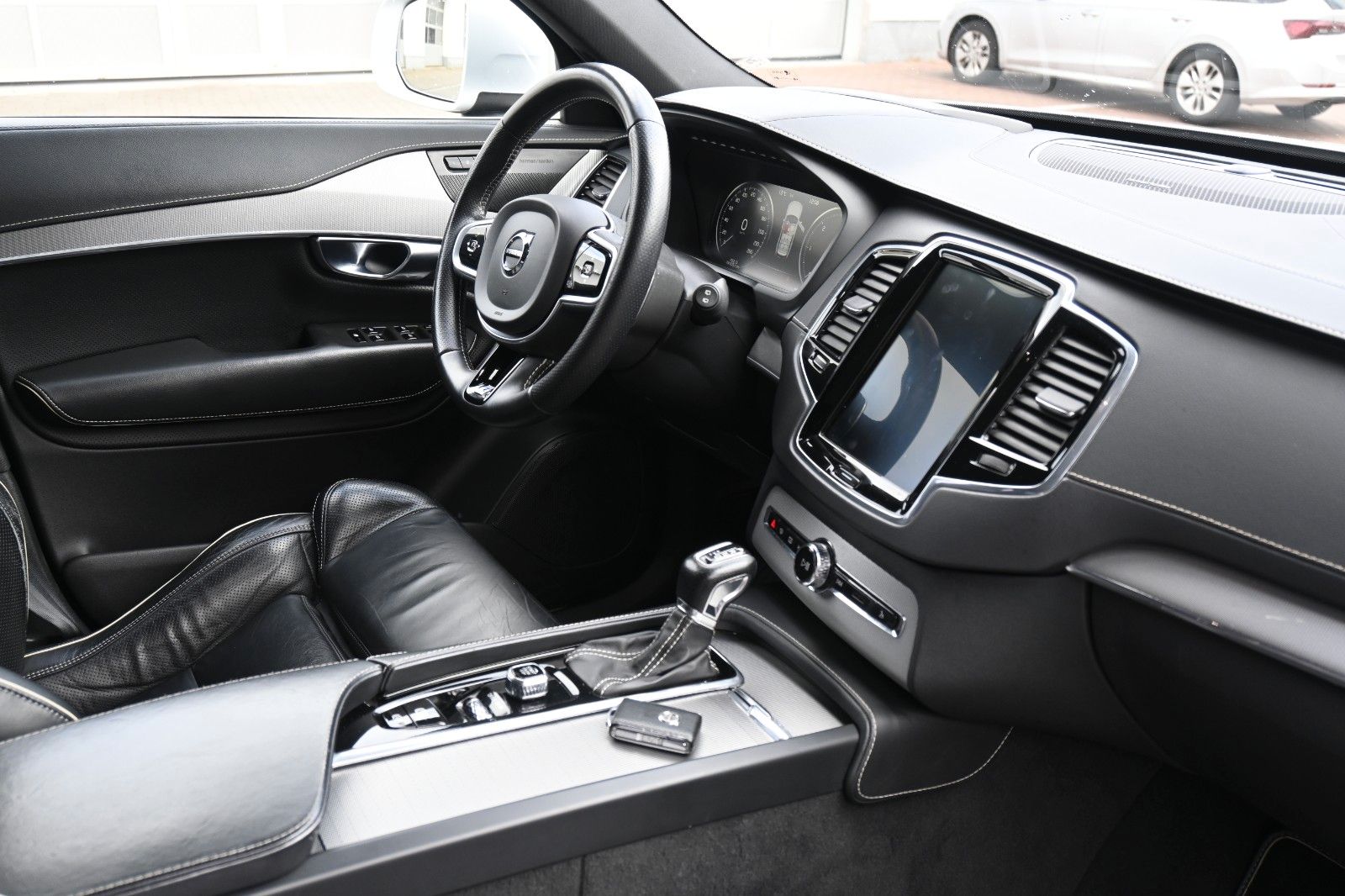 Fahrzeugabbildung Volvo XC90 D5 R-Design*VOLL*PANO*LUFT*255PS*MIETKAUF