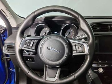 Jaguar F-Pace - 8