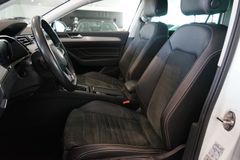 VW Passat Variant 2.0 TDI R-Line | Matrix | AHK VW Passat Variant 2.0 TDI R-Line | Matrix | AHK
