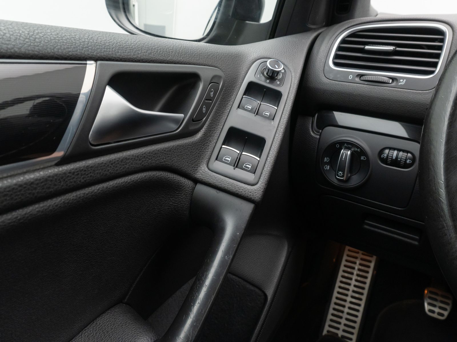 Fahrzeugabbildung Volkswagen Golf VI Cabriolet Basis PDC Navi Sitzhz Tempomat