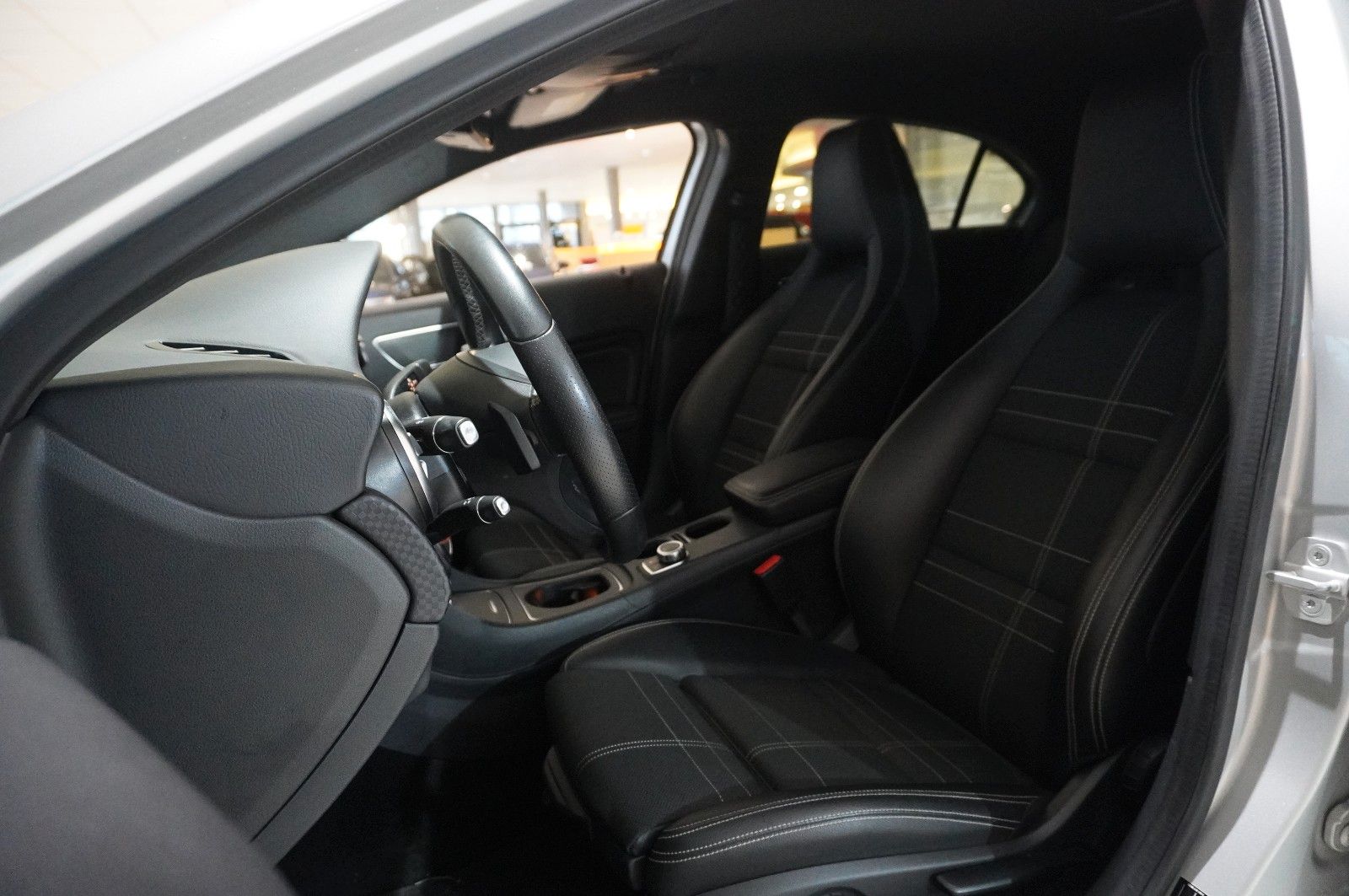 Fahrzeugabbildung Mercedes-Benz A 220 CDI BLUEFFI. NAVI/LED/KAMERA/SHZ/SPORT/AHK