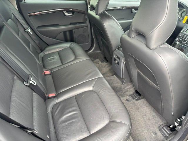 Volvo V70 2010 — photo 8