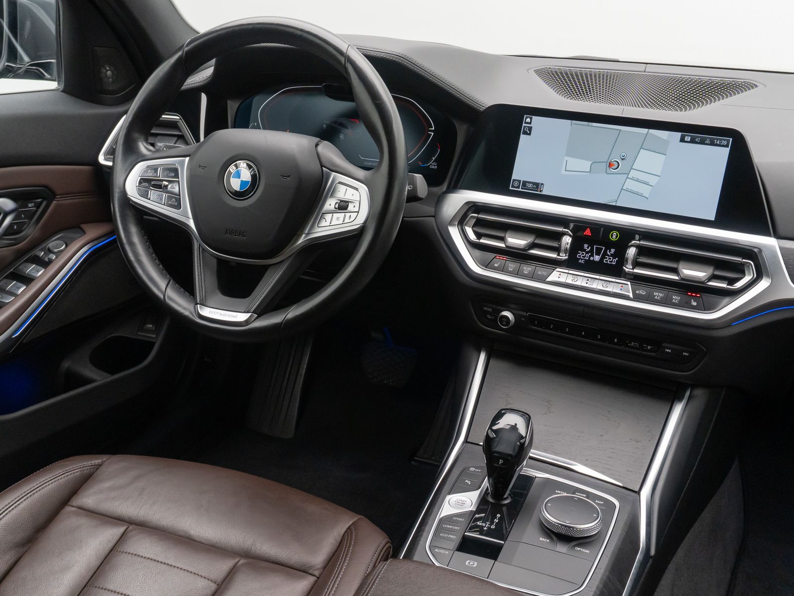 Fahrzeugabbildung BMW 320d xD Luxury Line Panorama Laser HUD DAB H/K