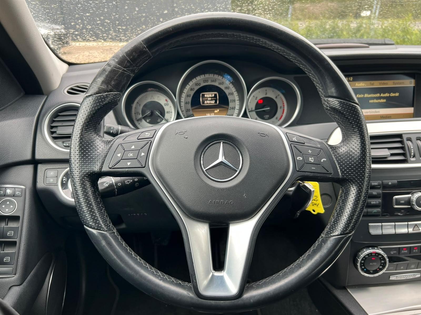 Mercedes-Benz C220 2011 — photo 21