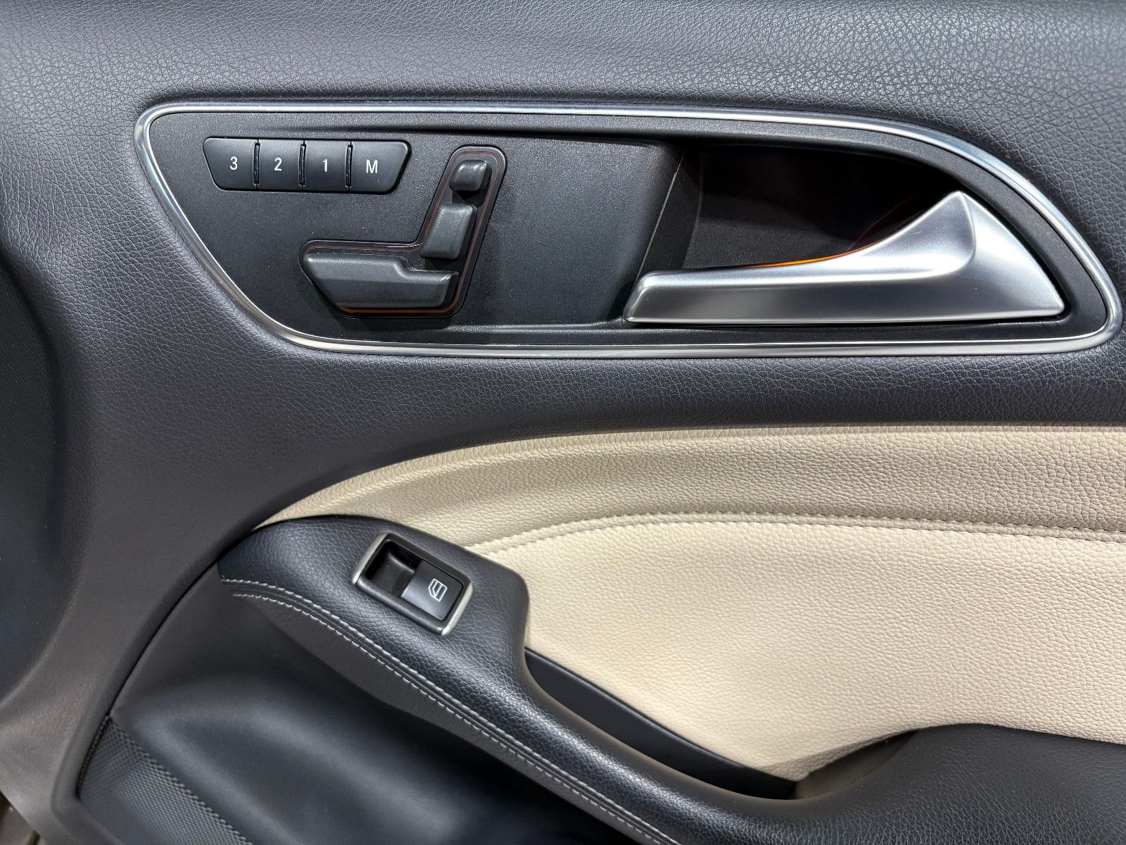 Fahrzeugabbildung Mercedes-Benz B 200/PANO/MEMORY/KLIMA/CAR-PLAY/2.HAND/KAMERA