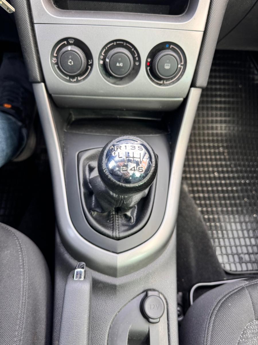 Peugeot 308 2010 — photo 16