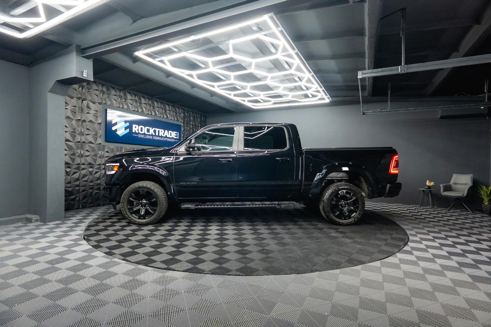 Fahrzeugabbildung Dodge RAM 5.7 V8 HEMI 4x4 LARAMIE Offroad Night LED