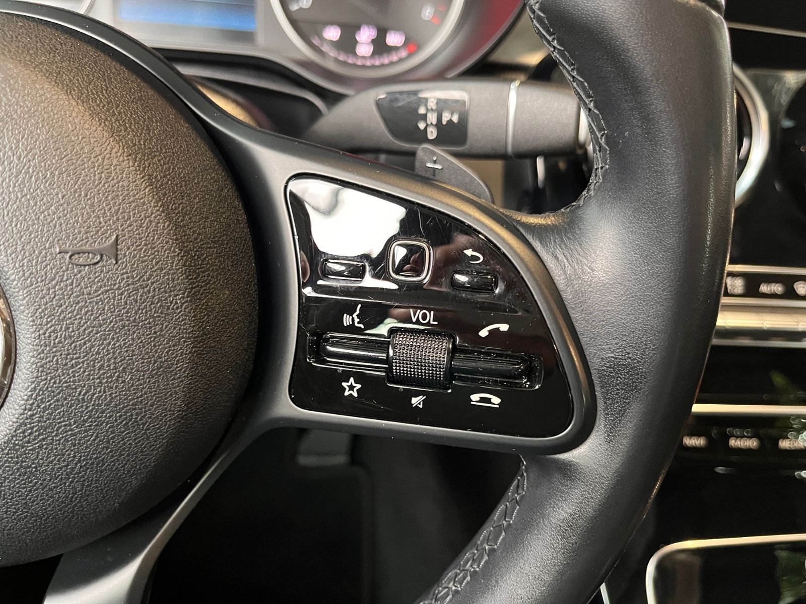 Fahrzeugabbildung Mercedes-Benz C 200 d T LEDER LED NAV SHZ PDC 18"