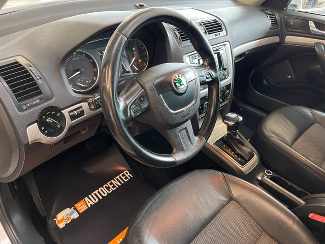 Skoda Octavia Combi Elegance DSG *NAVI*XENON*PDC*
