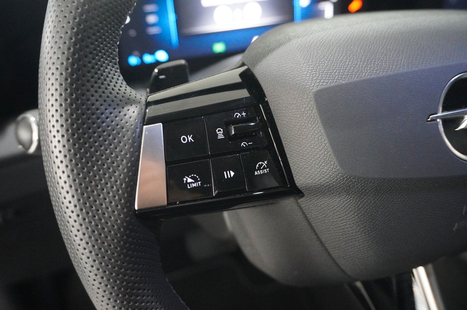 Fahrzeugabbildung Opel Astra L Lim. 1.6 HYBRID ELEGANCE NAVI/LED/KAMERA