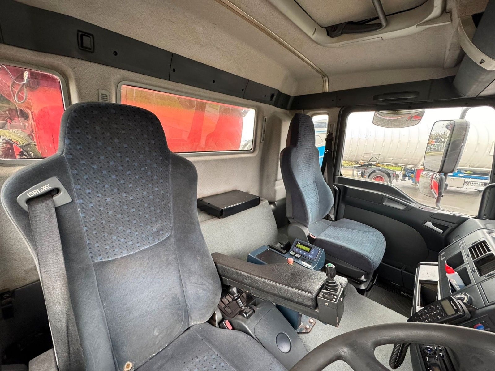 Fahrzeugabbildung MAN TGA 26.320 B/L  6x2 Faun Seitenlader Müllwagen