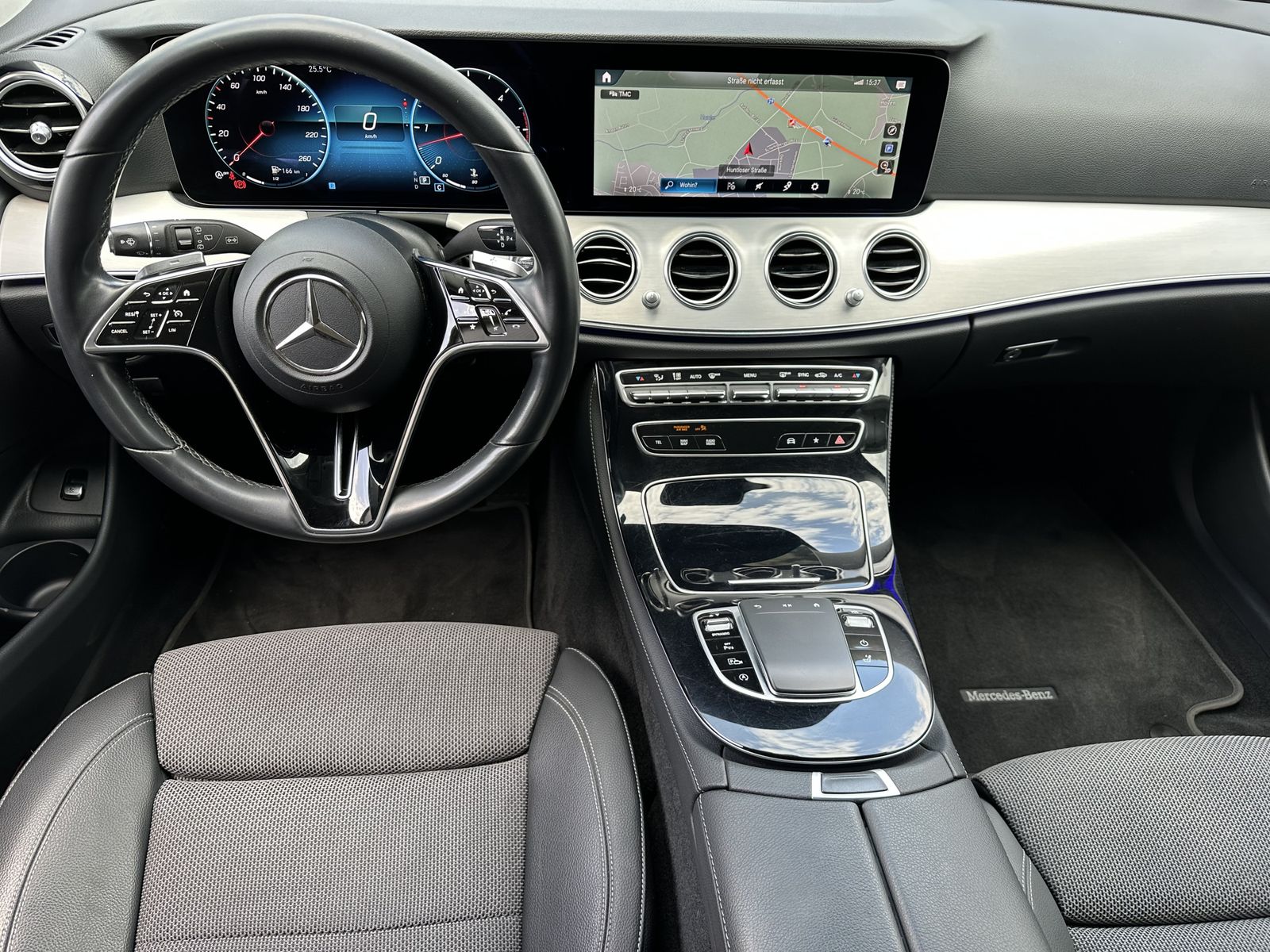 Fahrzeugabbildung Mercedes-Benz E 400d T Avantgarde 4Matic NAV+LED+KAM+19ZO+1HD