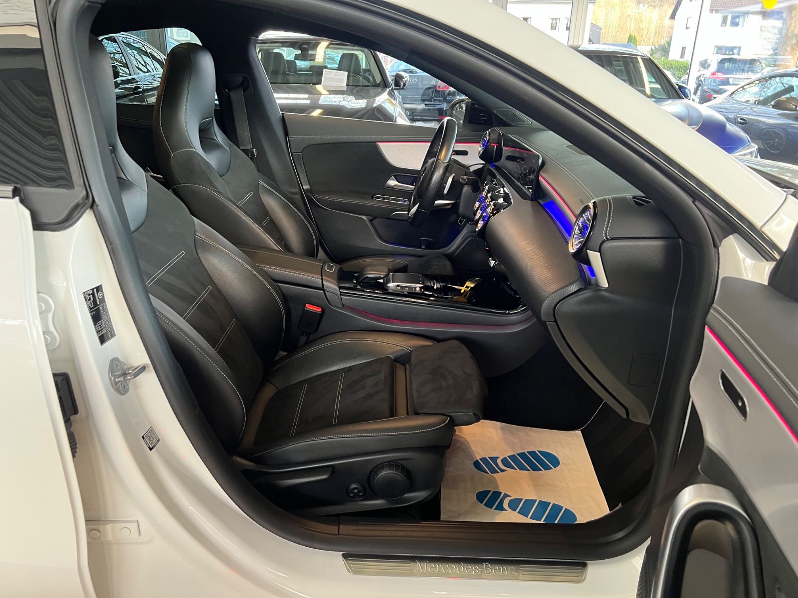 Fahrzeugabbildung Mercedes-Benz CLA 200 Edition AMG LINE *PANO*AMBIENTE*WIDE*