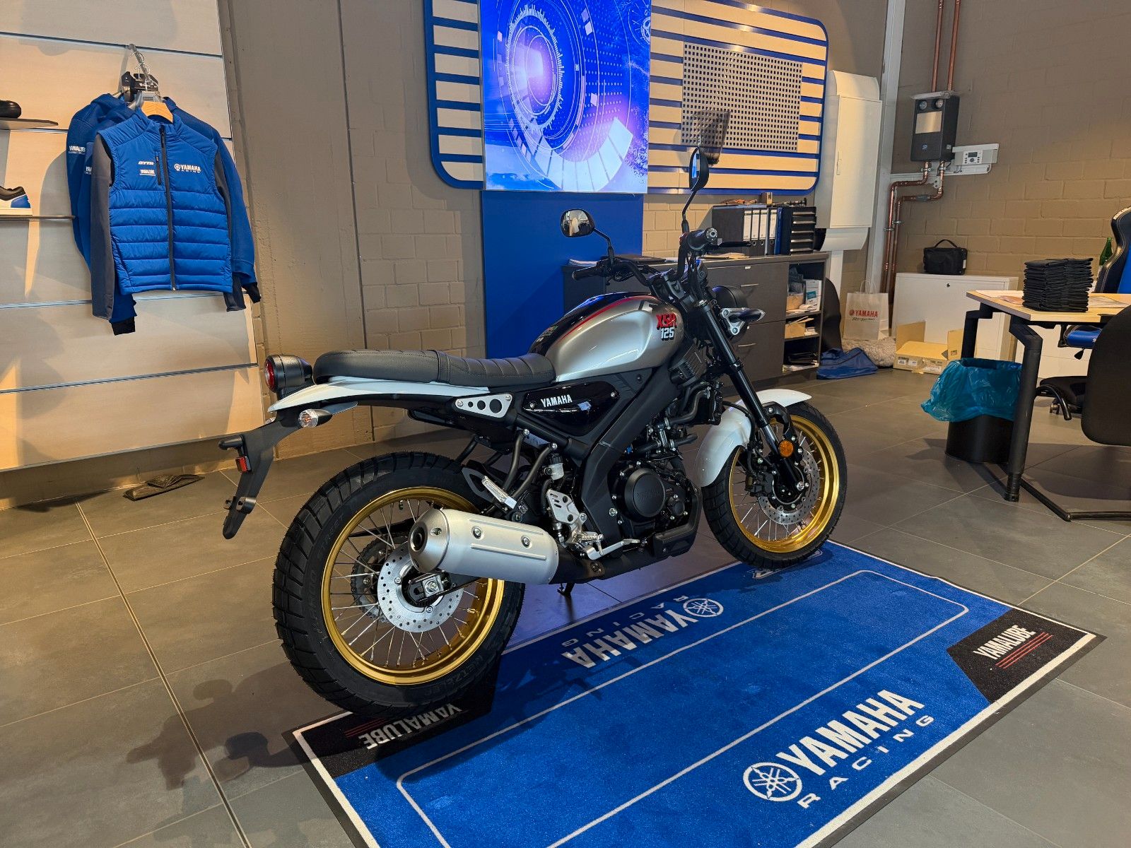 Fahrzeugabbildung Yamaha XSR 125 Legacy Herbst Deals