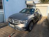Mercedes-Benz GLC 220 d 4MATIC Automatik Panorama AHK Facelift - Mercedes-Benz GLC 220 mit Diesel-Antrieb: Grau, Head-Up Display