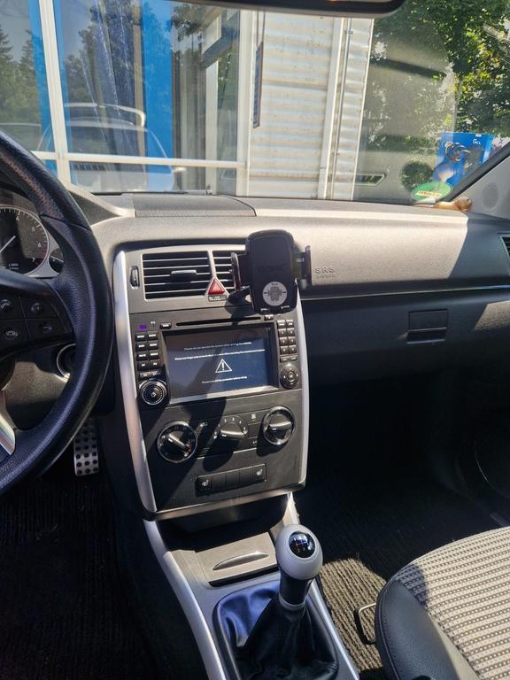 Mercedes-Benz B 200
